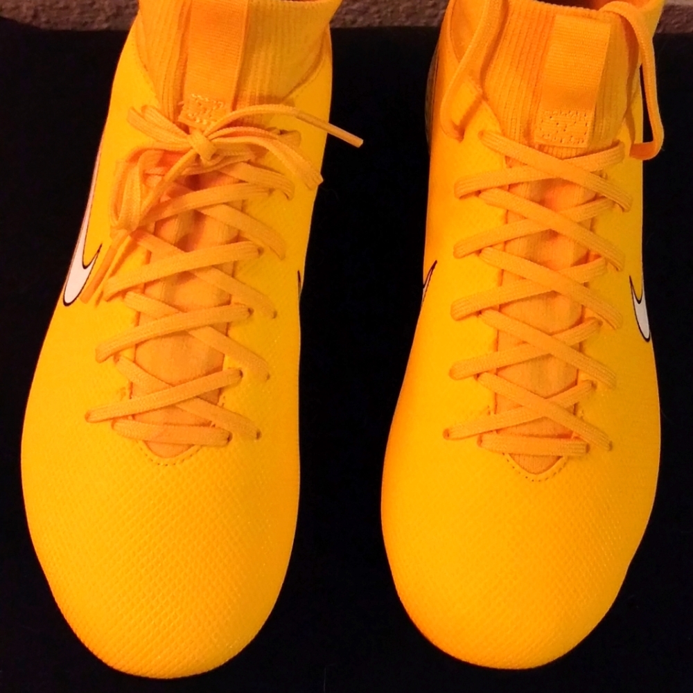 Nike Youth Superfly 6 Academy Soccer Cleats